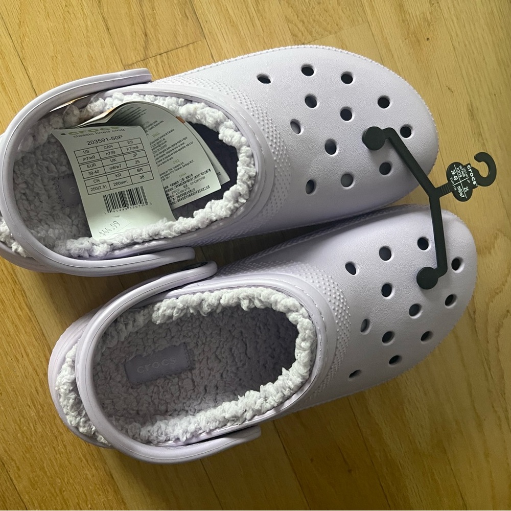 Classic lines crocs women’s size 9 purple NWT